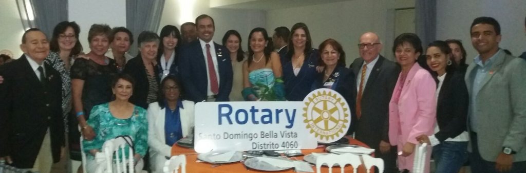 Miembros del Club Rotary Santo Domingo Bella Vista en el Cambio de gobernación