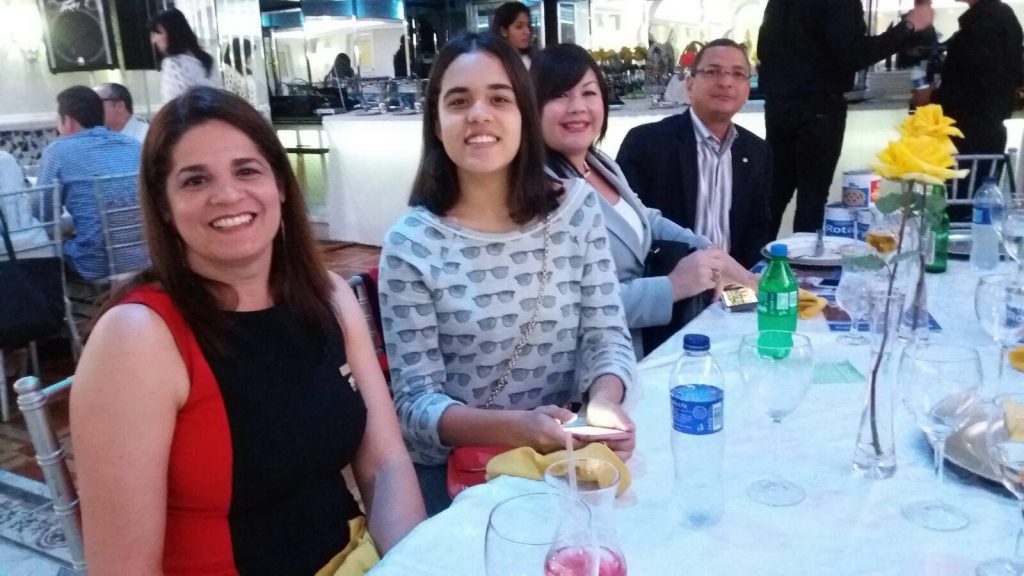 Kenia Pockels,, Kaina Goico, Sulin Lantigua, Ignacio Glass con sus Alcancias de la Fundación Rotaria