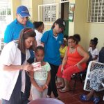 Entrega de calzado a Hogar infantil de niñas Hainamosa