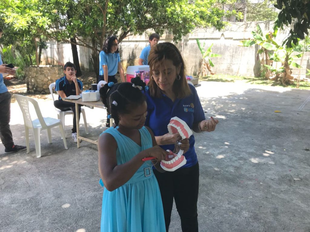 Interact Santo Domingo Bella Vista visita Hogar Renacer en Villa Mella