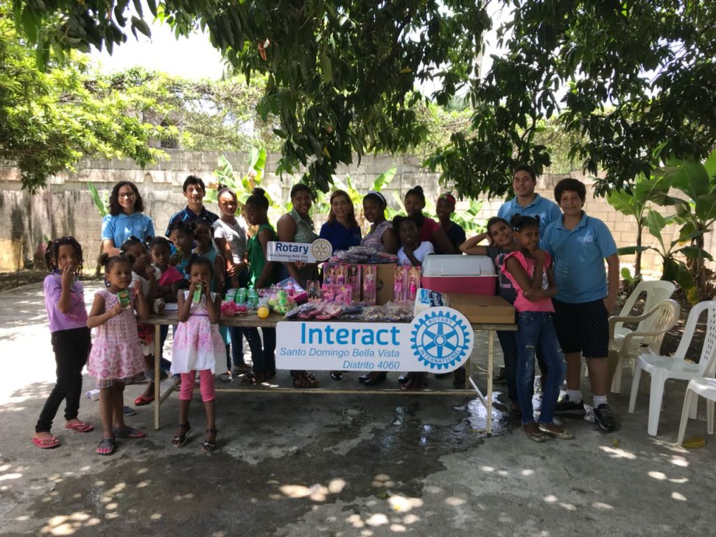 Interact Santo Domingo Bella Vista visitó el Hogar Renacer en Villa Mella
