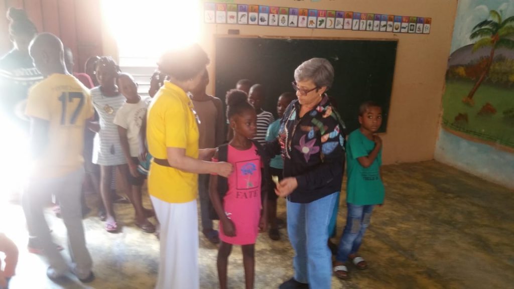 Donación mochilas en Palmarejo